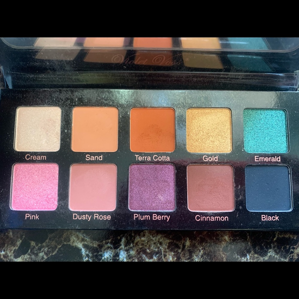 Violet Voss Essentials Palette